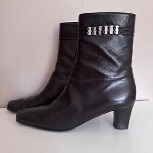 Salvatore Ferragamo Vara Black Chain Leather Ankle Boots Size 6 Narrow Width